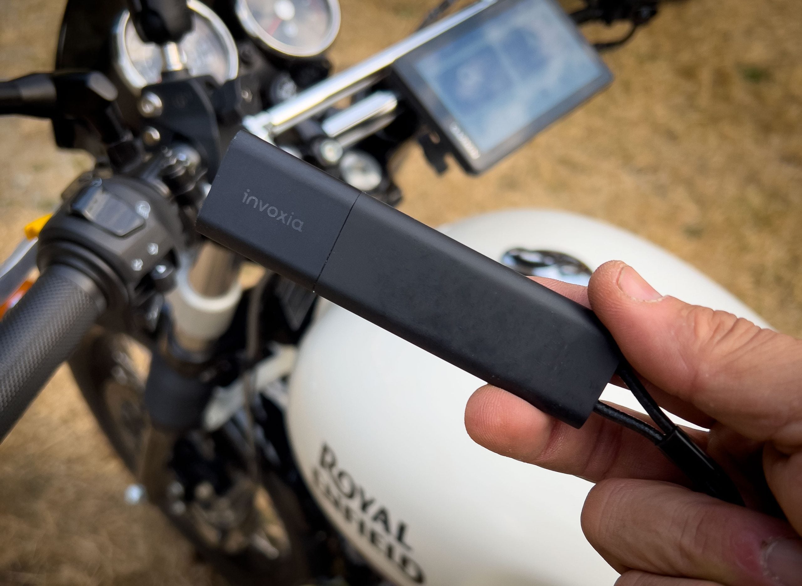 Review / Invoxia's GPS Tracker Tracks Anything, Battery Lasts For Months  - Adventure Rider