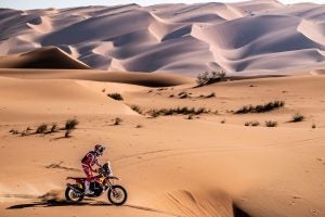 Twelve front-running riders ended the day at the sixth bivouac, leaving only 113 km before the stage's end in the morning. Daniel Sanders, seen here, should be ranked fourth on the day, depending how the bonuses and penalties, etc., shake out. Photo: RallyZone/Gasgas